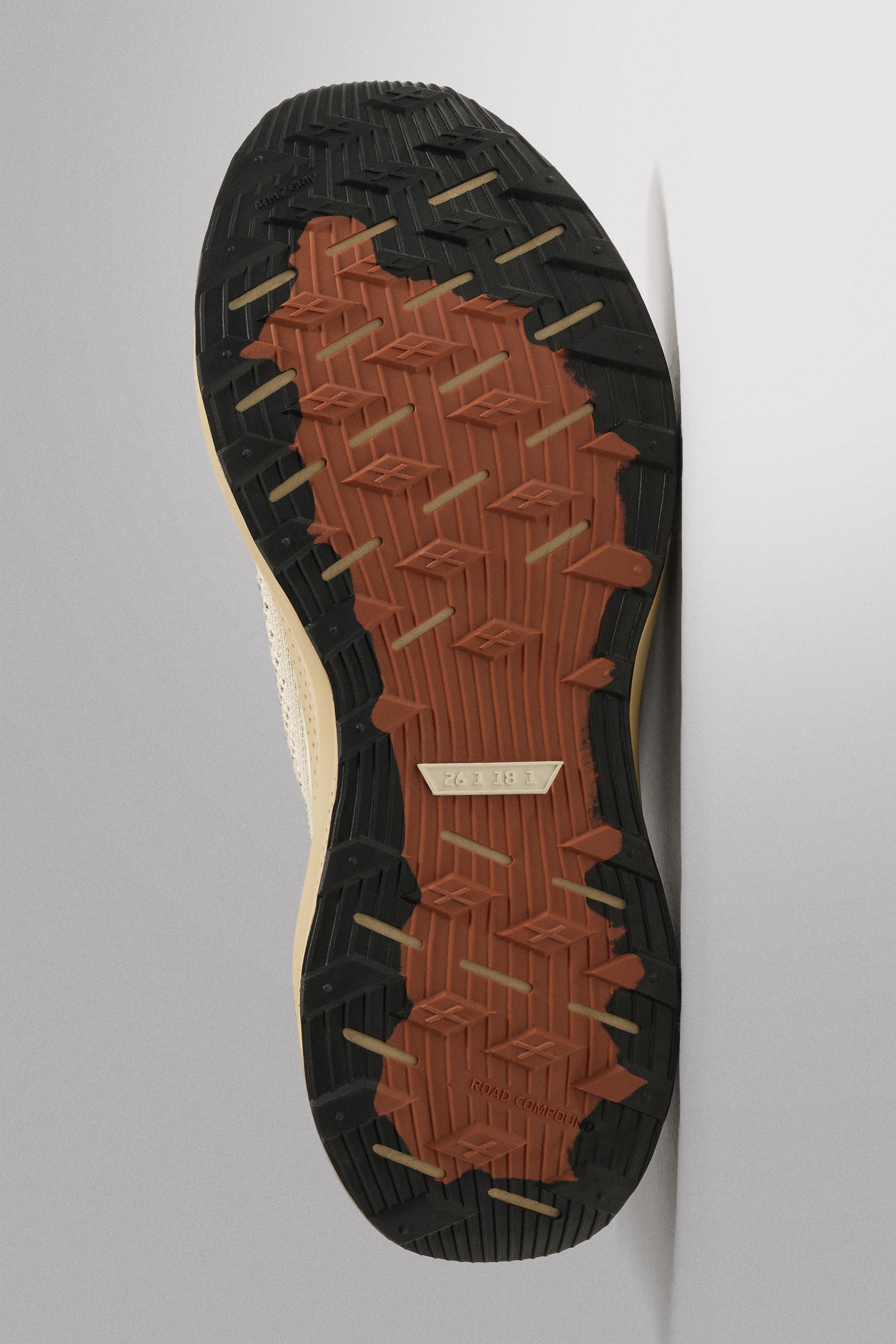 BASKET DE TRAIL SANS LACETS